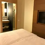 Onebavariahomes アパートホテル 4*